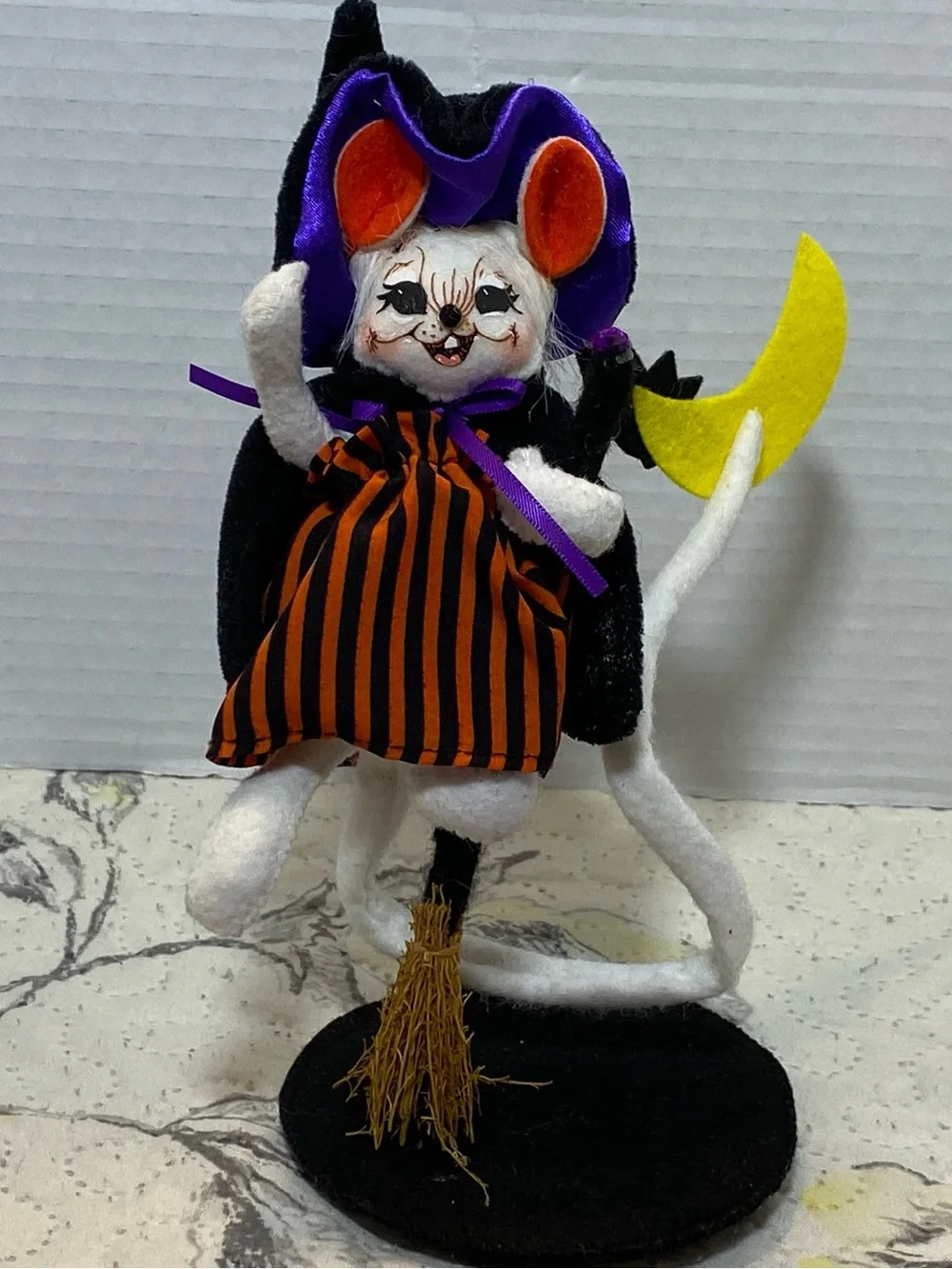 Annalee White Cat Halloween Witch with broomstick and Moon 2008